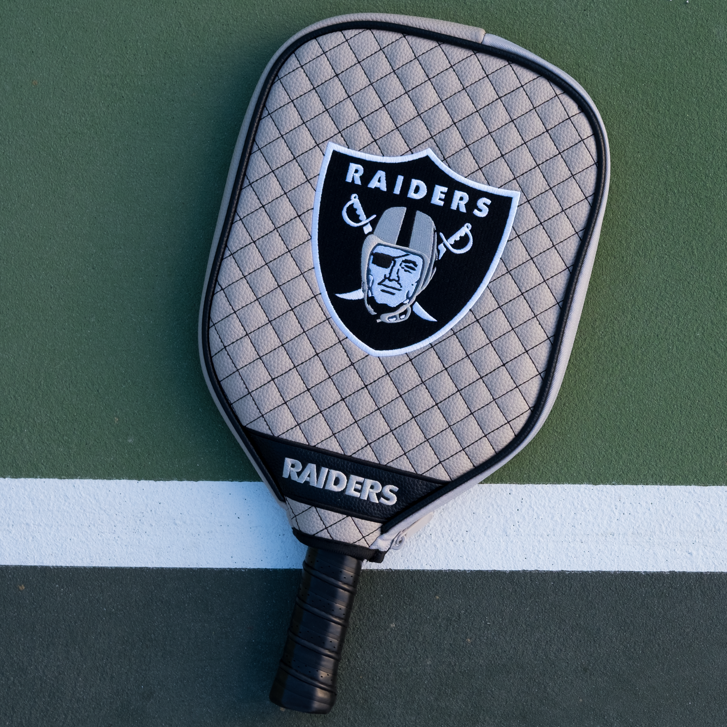 Las Vegas Raiders Quilted Pickleball Paddle Cover (Silver)