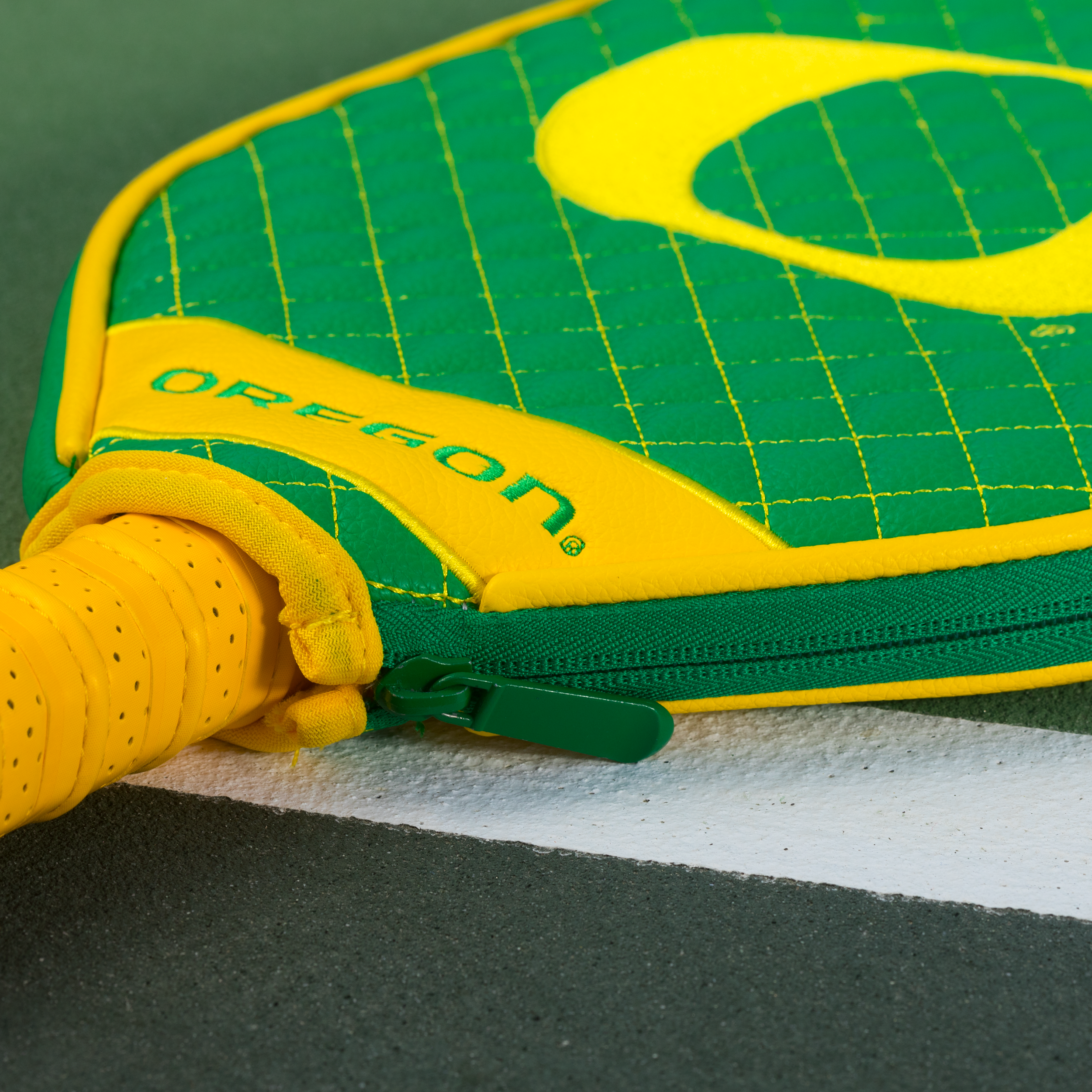 Oregon Ducks Quilted Pickleball Paddle Cover (Green)